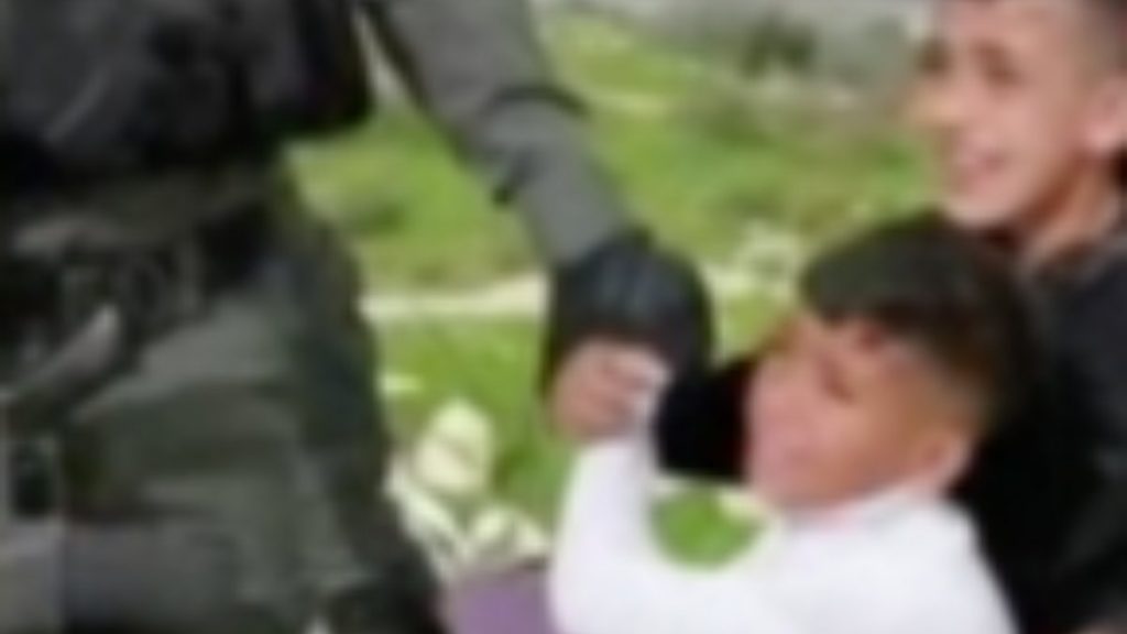 İsrail güçleri 2 çocuğu alıkoydu