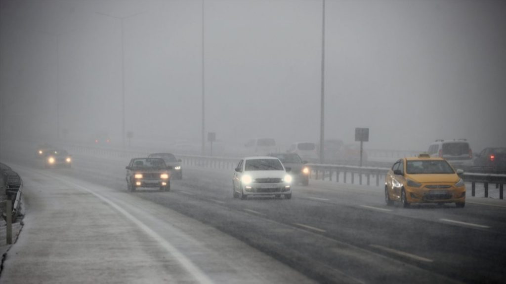 İstanbul’da kar şiddetini artırdı