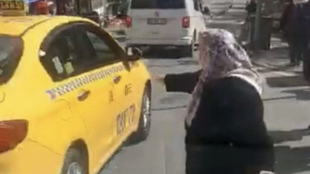 İstanbul’da yaşlı kadını almayan taksicilere cezai işlem uygulandı