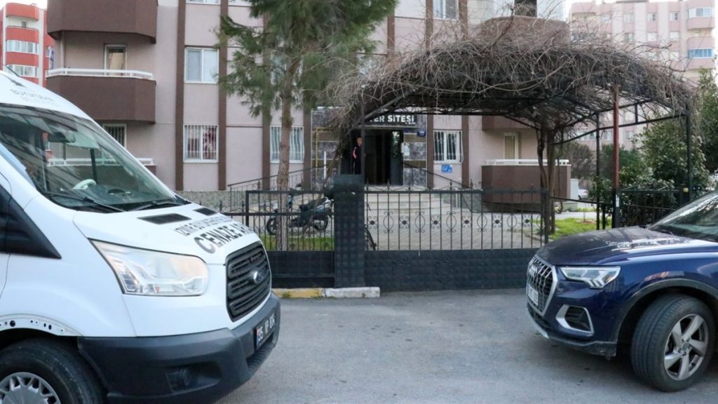 İzmir’de haber alınamayan çift, evlerinde ölü bulundu