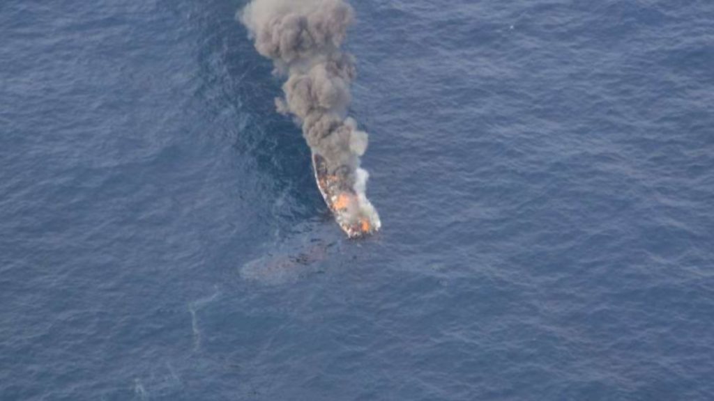 Japonya’da balıkçı teknesinde yangın çıktı