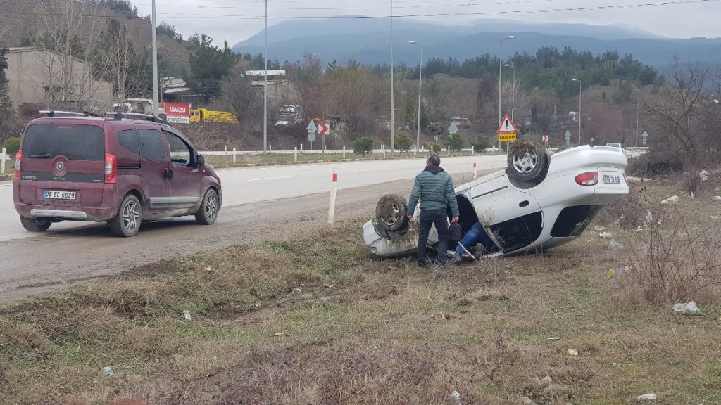 Karabük’te köpeğe çarpmamak isteyen sürücü, taklalar attı