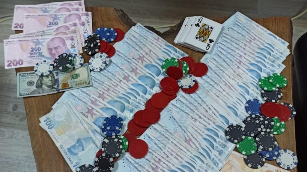 Kartal’da kumar oynayan şahıslara baskın