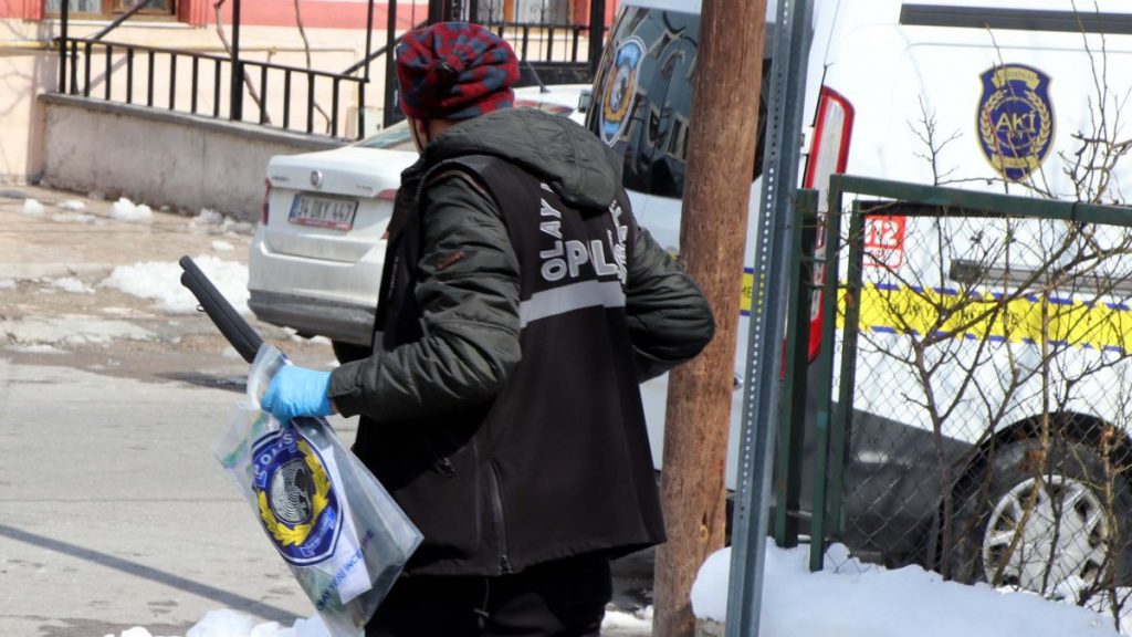 Kayseri’de tüfeğini temizlerken, kendini vurdu