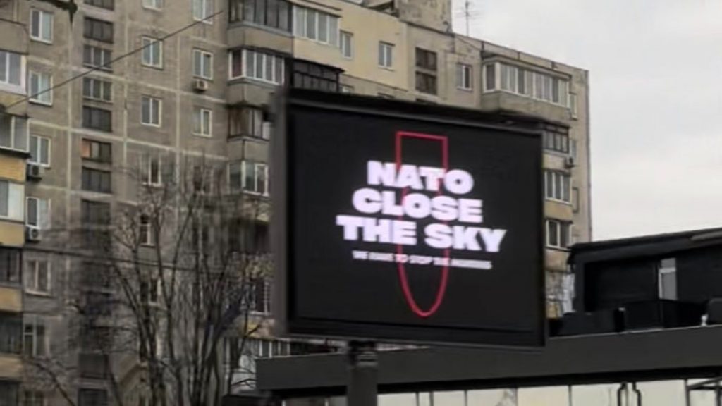 Kiev’de billboardlardan NATO’ya uçuşa yasak bölge çağrısı