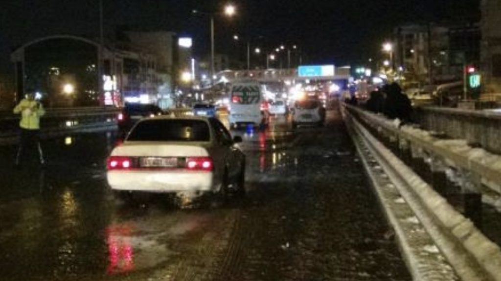 Kocaeli’de 13 araç birbirine girdi