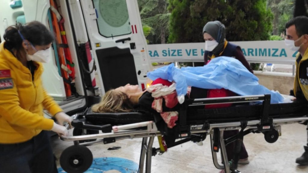 Kocaeli’de eşini bıçaklayan adam, bıçağı oğlu ile husumetinden taşıdığını söyledi