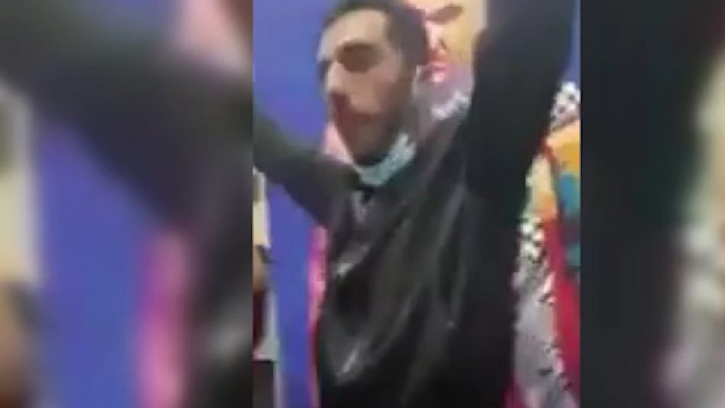 Lübnan’da kitap fuarına Süleymani’nin posterinin asılması tepki gördü