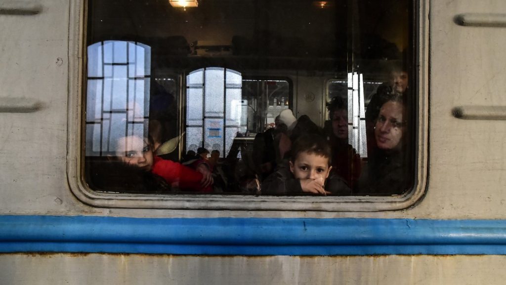 Lviv tren istasyonunda umut ve hüzün bir arada