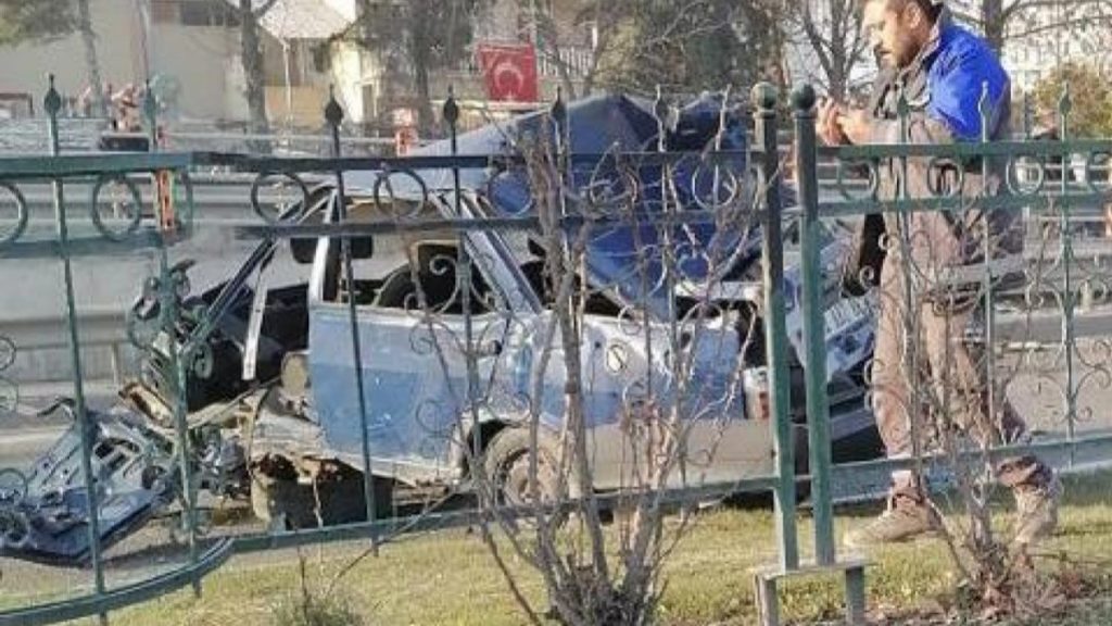 Malatya’da bariyere çarpan araçta, ehliyetsiz sürücü can verdi