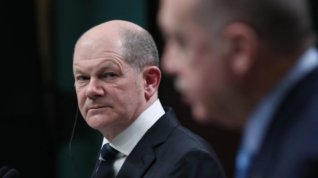 Olaf Scholz’a Almanya’nın Türkiye’ye ambargosu soruldu