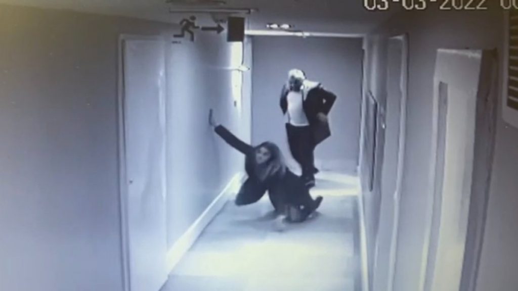 Ortaköy’de genç kadının otelden düştüğü anlar kamerada