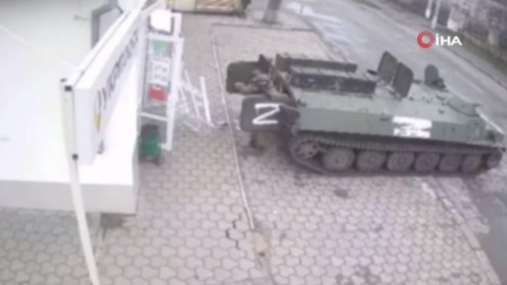 Rus askerleri, Ukrayna’da yağmaya devam ediyor