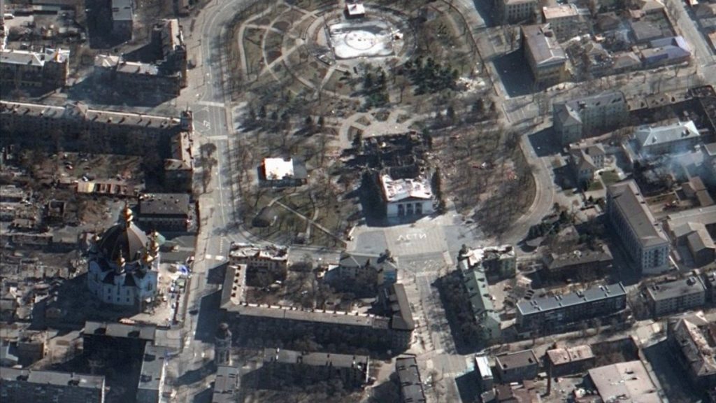 Rus güçleri Mariupol’e çok güçlü iki bomba attı