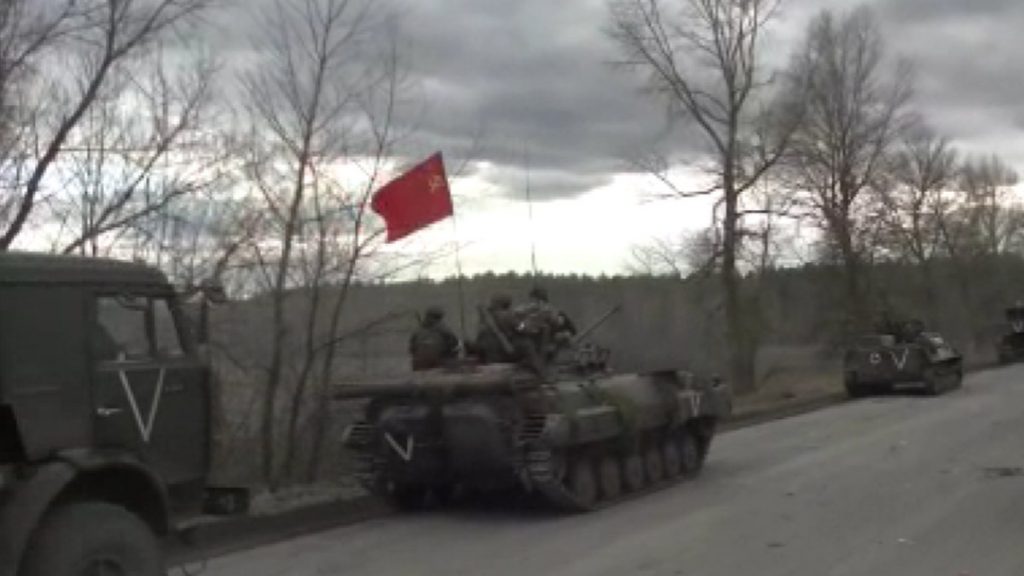 Rus tankına SSCB bayrağı asıldı