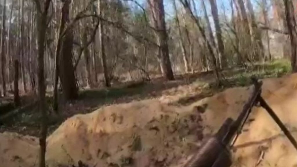 Ruslarla çatışan Ukraynalı askere kurşun yağdı