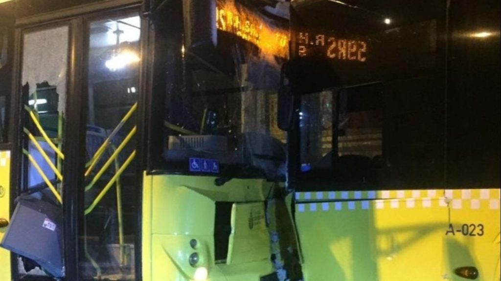 Sarıyer’de 2 İETT otobüsü çarpıştı