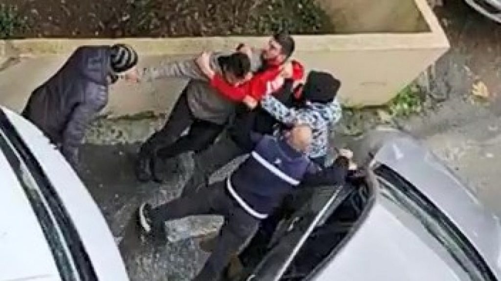 Sarıyer’de yol verme tartışması bıçaklı kavgaya döndü