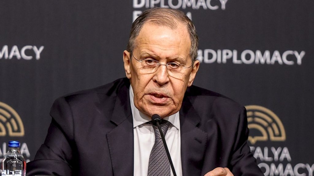 Sergey Lavrov: Putin, Zelensky ile görüşmeyi reddetmiyor
