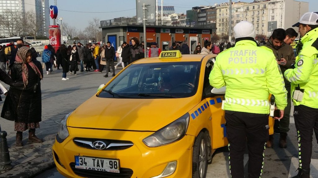 Taksim’deki denetimde taksicilere para cezası