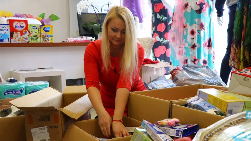 Tekirdağ’da Ukraynalı gelin, ülkesi için yardım topluyor