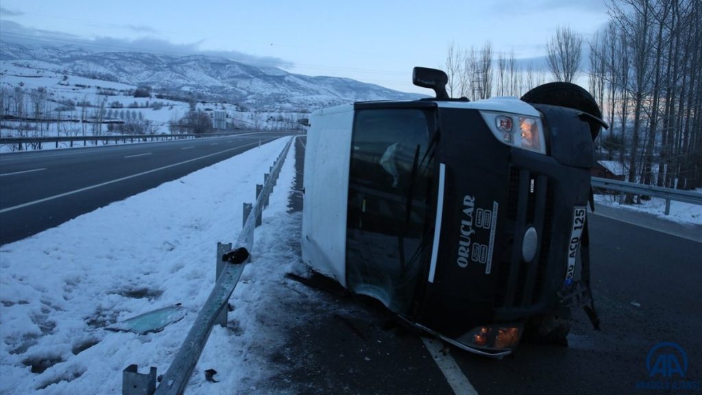 Tokat’ta askeri araç devrildi: 1 asker şehit 3 yaralı