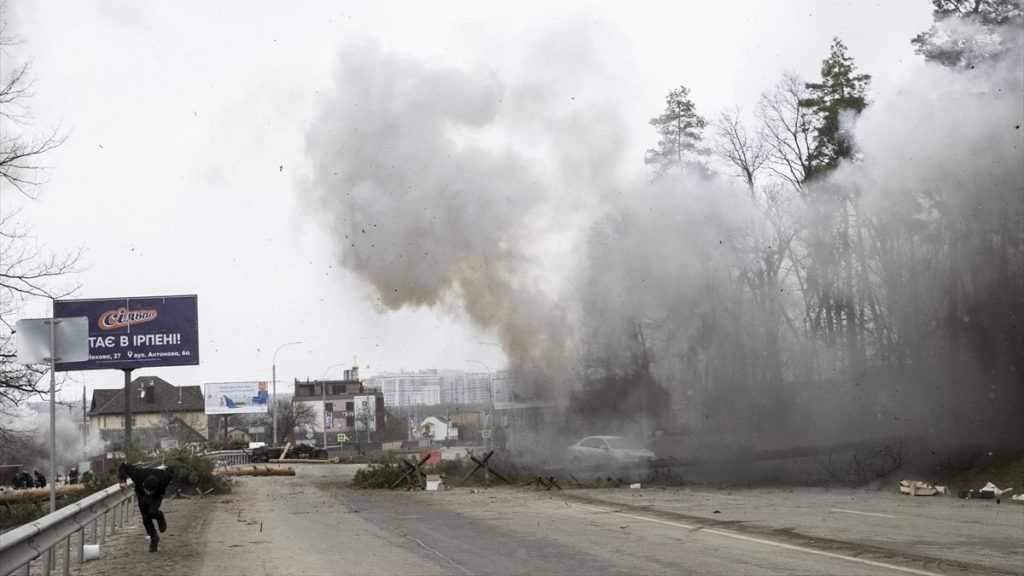 Ukrayna’da çatışmaların arasından kaçmaya çalışan siviller