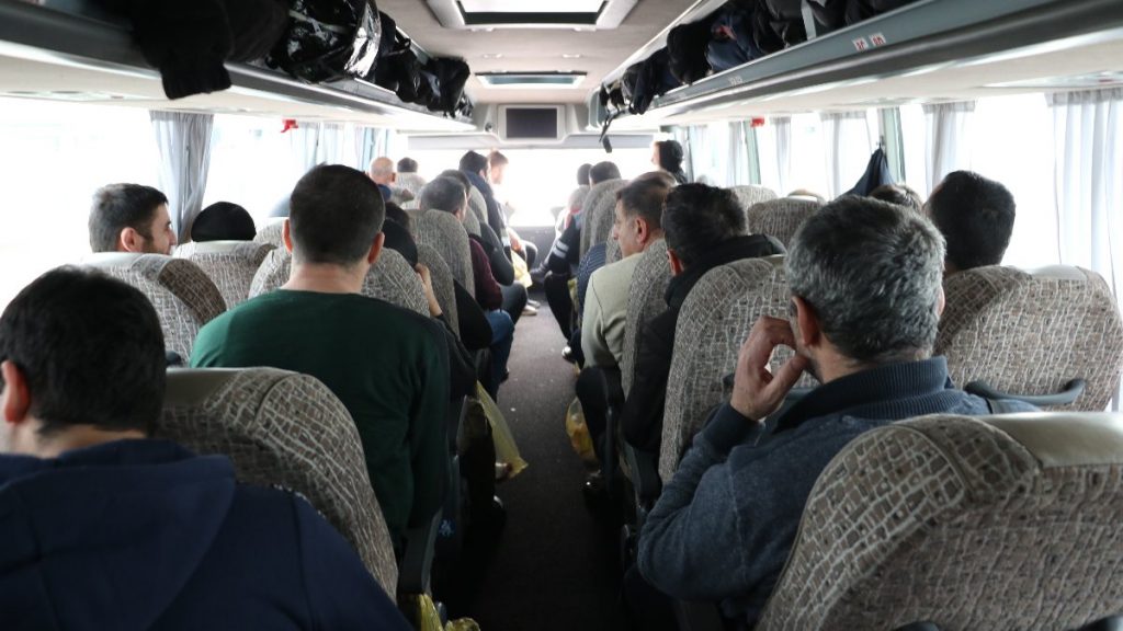 Ukrayna’da yaşayan Azerbaycanlılar Türkiye’ye giriş yaptı