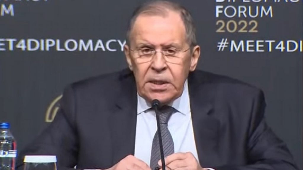 Ukraynalı gazetecinin sorusu Lavrov’u kızdırdı