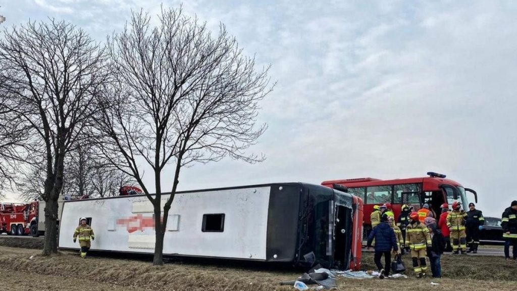 Ukraynalı mültecileri taşıyan otobüs, Polonya’da kaza yaptı
