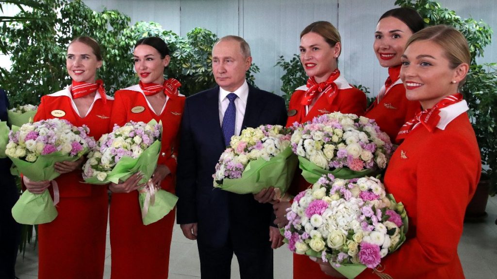 Vladimir Putin, Aeroflot eğitim merkezini ziyaret etti