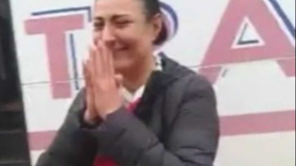 Yardım tırlarını gören Ukraynalılar, Türk bayrağına sarıldı