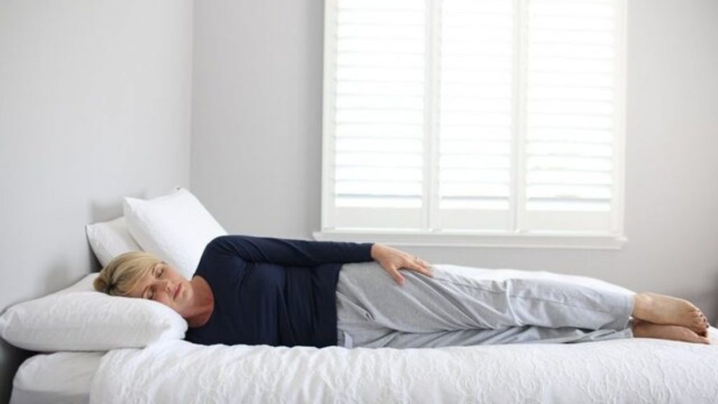 Yatakta dönüp duranlara: Sola dönük yatmanın 5 faydası