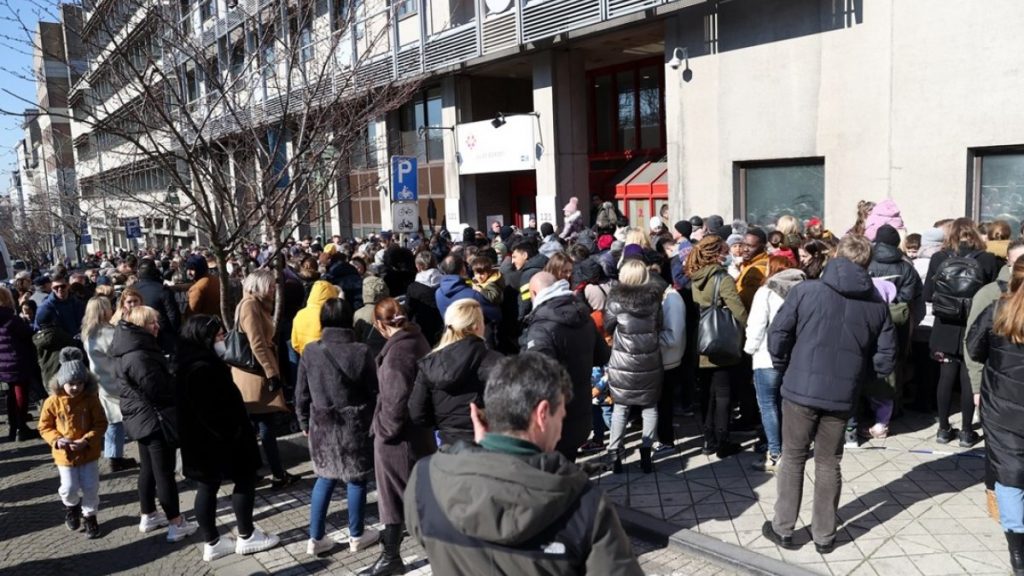 Yüzlerce Ukraynalı, Belçika’da geçici koruma için sıra bekliyor