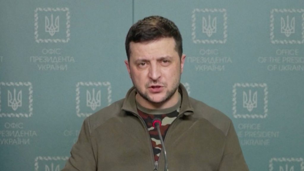 Zelensky’den Ukrayna’da sivillerin silah kullanımına onay