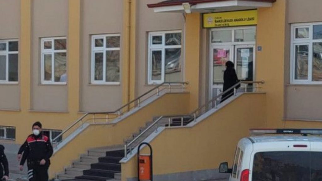 Çorum’da lise öğrencisi kavga sonrası okula tüfekle geldi