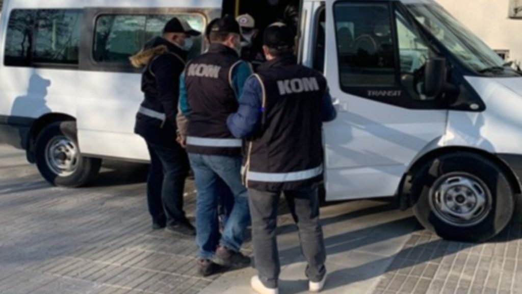 Denizli’de traktörlerin üretim tarihlerini değiştirip satan şahıslar yakalandı