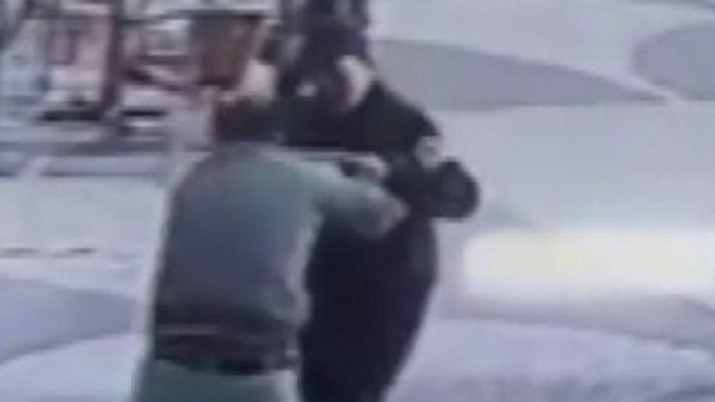 Esenyurt’ta eşini taciz eden zihinsel engelliyi bıçakladı