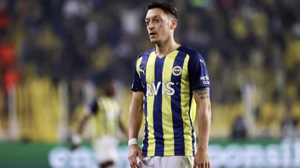 Mesut Özil’den Fenerbahçe paylaşımı