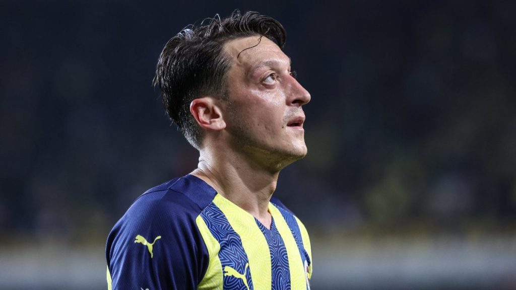 Mesut Özil’in yeni rotası belli oluyor