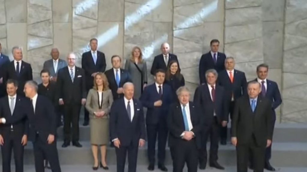 NATO Liderler Zirvesi’nde aile fotoğrafı