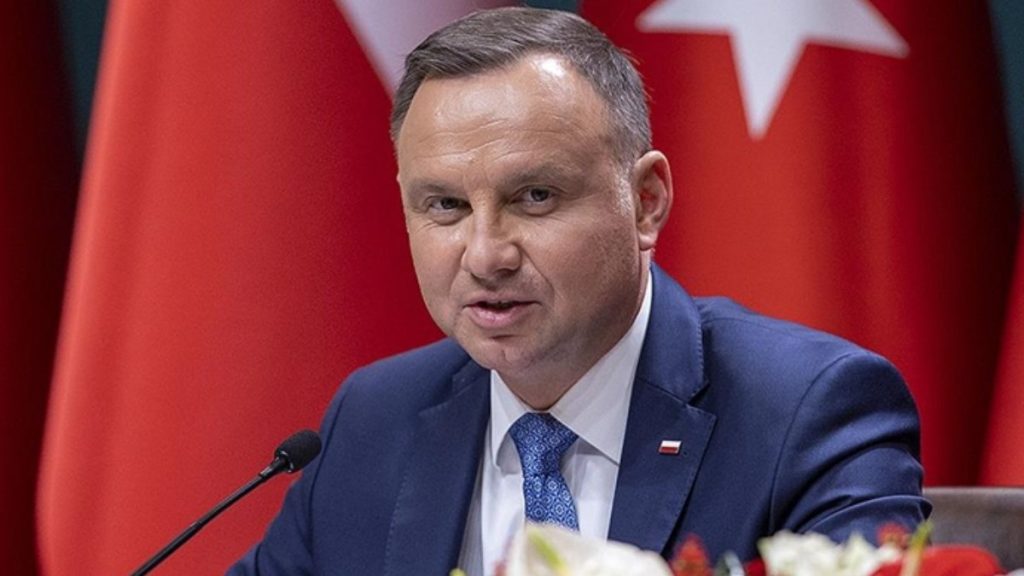 Polonya Cumhurbaşkanı Duda’nın uçağı acil iniş yaptı