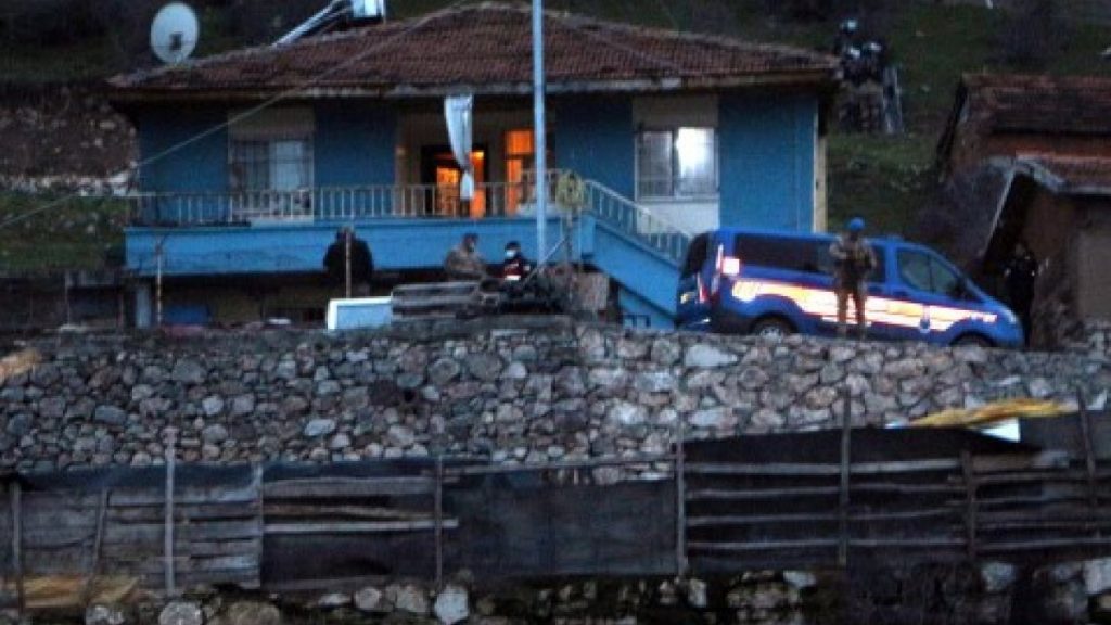 Tokat’ta husumetli ailelerin silahlı kavgasında kan aktı