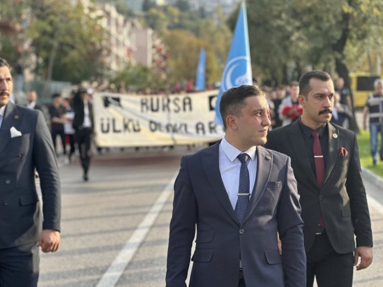 Bursa Ülkü Ocakları’ndan tarihi Cumhuriyet Yürüyüşü!